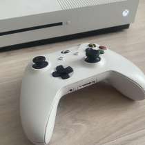 Продам Xbox One s на 1 tb, в Москве