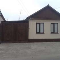 Продаю одноэтажный дом с жилой времянкой, в Ставрополе
