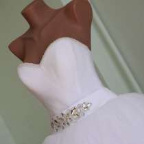 Классическое, новое свадебное платье, в Симферополе