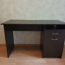 Продам стол(новый), в Владивостоке