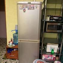 Стеклянный стеллаж, в Оренбурге