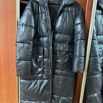 Теплый пуховик зимний с капюшоном! 42размер. Снежная Королев, в Москве