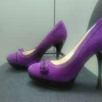 Продам новые туфли ярко-фиолетового цвет, в Ярославле