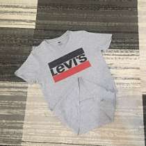 Серая футболка Levi's, в Уфе