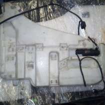 Бачок стеклоомывателя на бмв ф10, в Москве