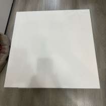 Журнальный столик 80*80 б/у в хор. состояние нет 1 колеса, в Ростове-на-Дону