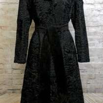 Пальто из каракуля, в Москве