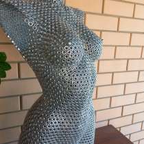 Скульптура девушки из гаек, в Белгороде