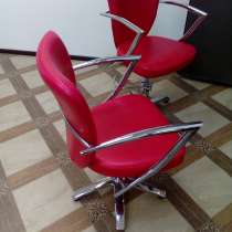 Продам кресло парикмахерское, зеркало, в Томске