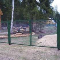 Ворота с сеткой или прутьями, в Кировске