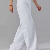 Продам джинсы трубы белые, в Нижнеудинске