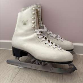 Коньки фигурные Botas натуральная кожа 39 размер, в Энгельсе