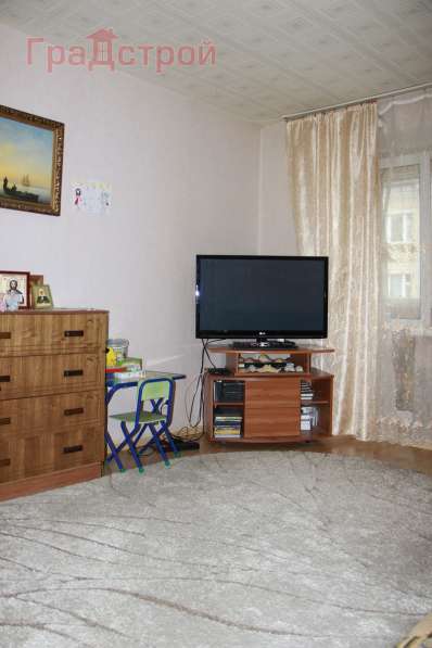 Продам двухкомнатную квартиру в Вологда.Жилая площадь 51 кв.м.Дом кирпичный.Есть Балкон.