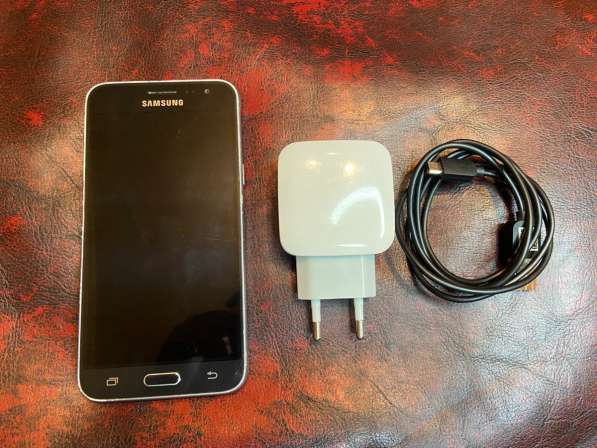 Телефон Samsung Galaxy J3/6