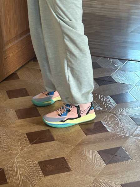 Баскетбольные кроссовки Kyrie 8 в Владивостоке