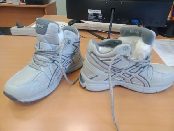 Кроссовки женские, зимние 1500