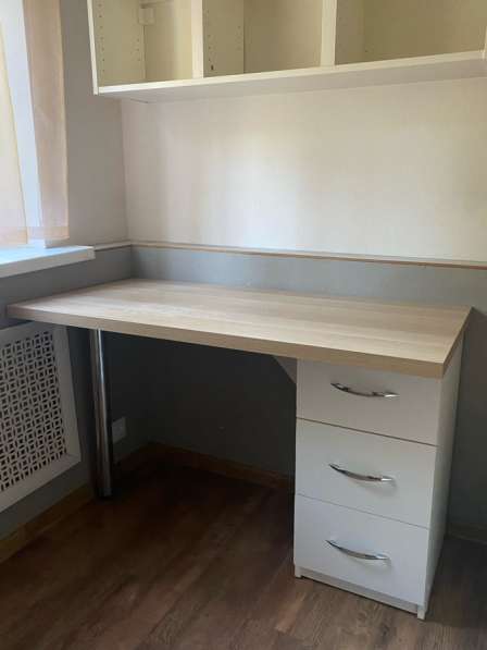 Стол и полка