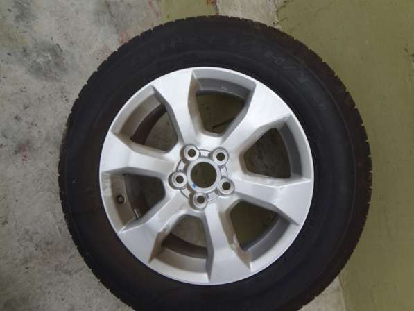 Новый литой диск с шиной в сборе Toyota Rav 4 R-17