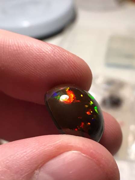 Натуральный опал 15,5 карат Круглый кабошон