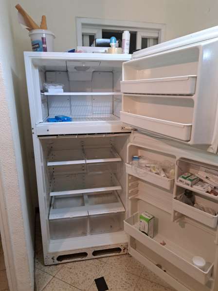 Холодильник, 2000 года в рабочем состоянии