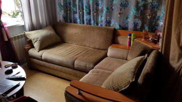 Продам угловой диван с креслом в Красноярске