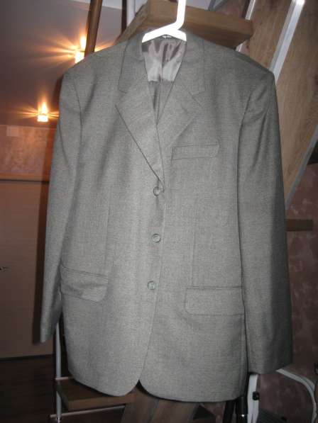 Продам дубленку и костюм для мужчины в Санкт-Петербурге