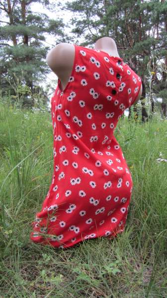 Легкое красное женское платье в фото 4