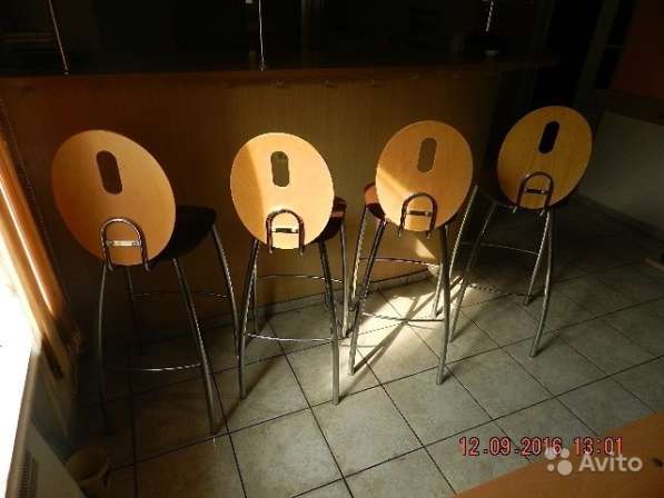 Столы и стулья для столовой