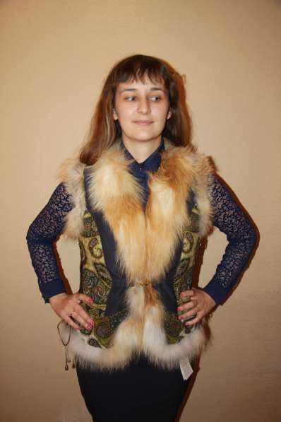 Женская жилетка из павлопосадского платка с натуральным мехо в Хабаровске фото 3