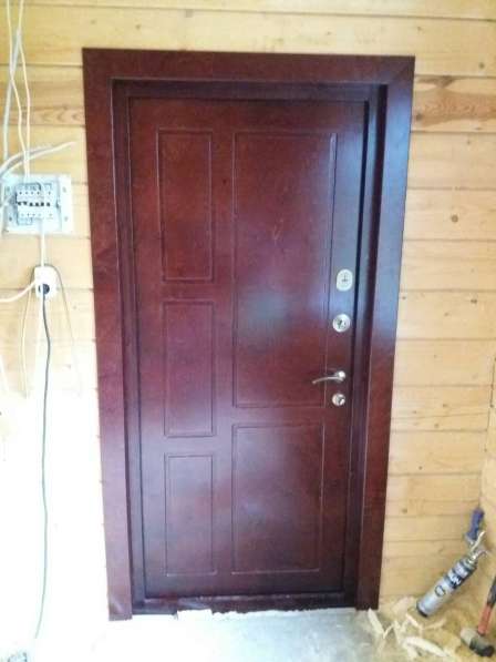 Входная деревянная дверь в квартиру или дом на заказ в Москве
