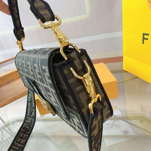 Сумка Fendi в Москве