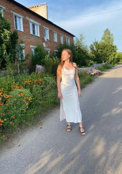 Платье белое 40