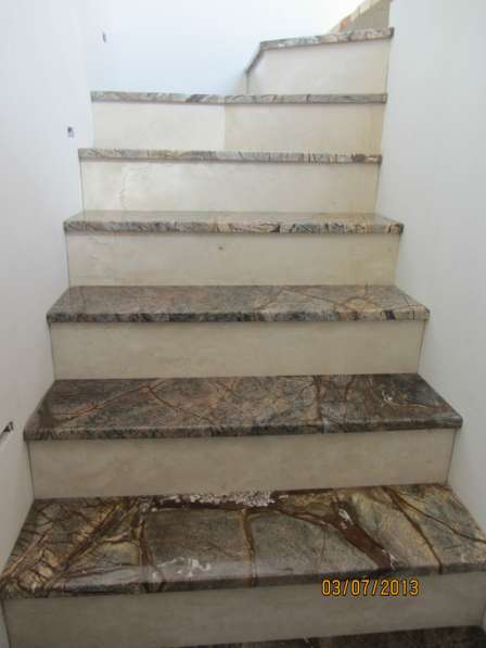Лестницы из натурального камня мрамора и гранита в Бронницах фото 5