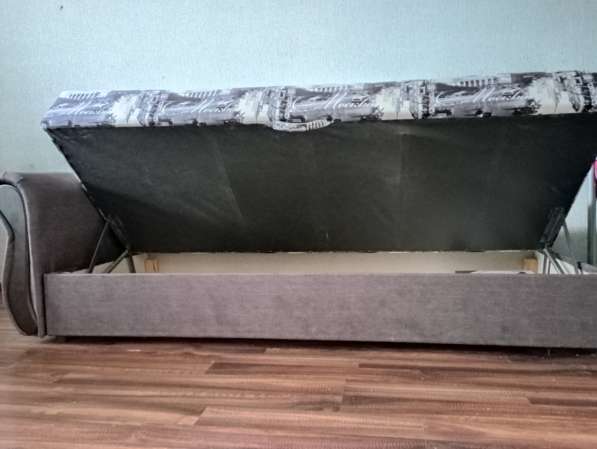 Продам диван в отличном состоянии, цена в рублях 15.500