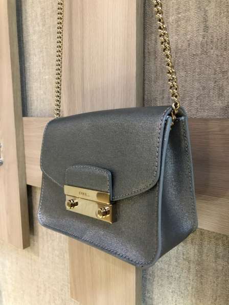 Серебряная сумка Furla Metropolis в Москве