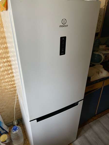 Холодильник INDESIT DF5160W