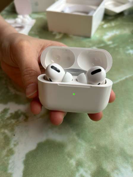 Наушники AirPods Pro в Санкт-Петербурге