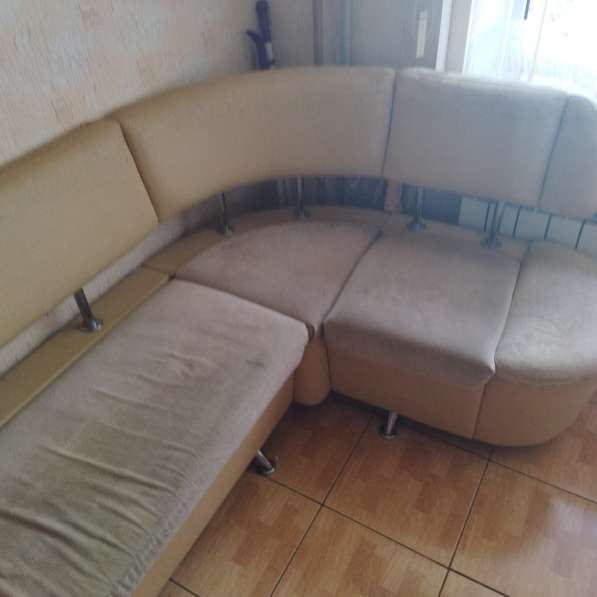 Кухонный угловой диван в фото 3