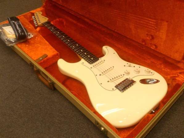 Продается гитара Fender JEFF BECK STRATOCASTER. Olympic Whit в Симферополе фото 3
