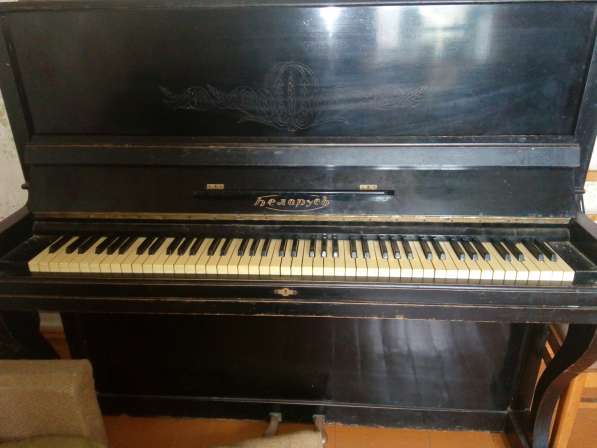 Продам пианино 2000р. Требует настройки