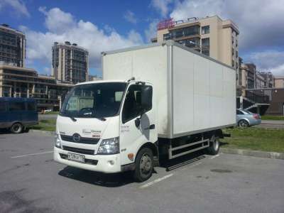 грузовой автомобиль Тойота Хино 300