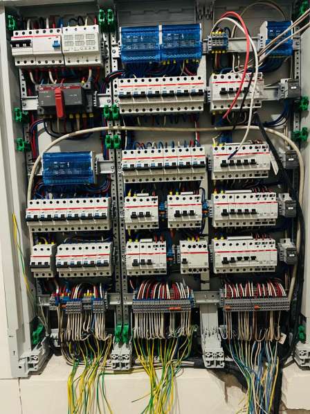 Услуги электрика в Москве