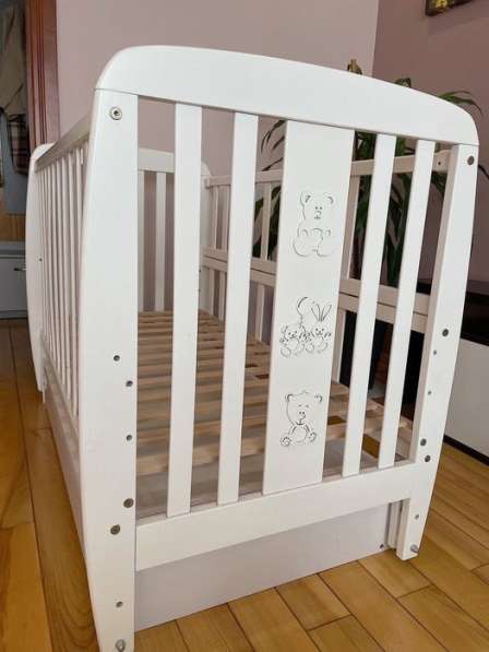 Отдаю даром детскую кроватку Veres с маятником