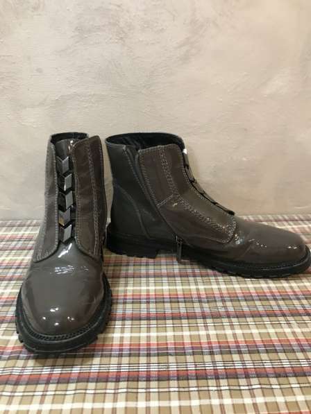 Продам лаковые ботинки в Сургуте