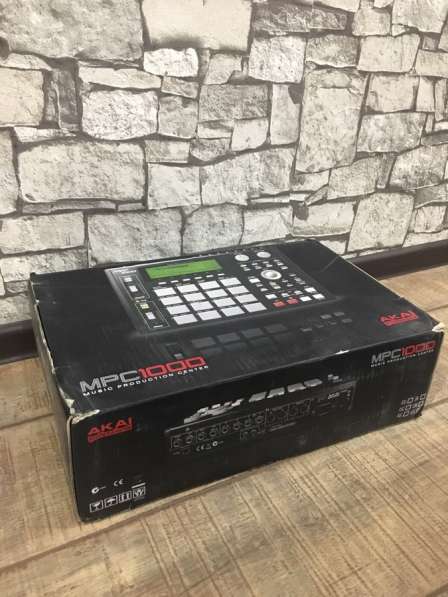 Akai MPC 1000 драм машина