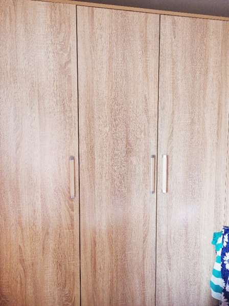 Продам трехстворчатый шкаф