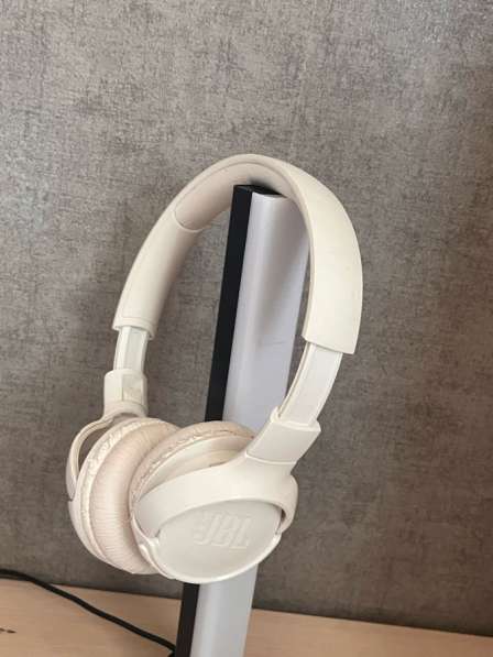 Беспроводные наушники JBL tune560BT