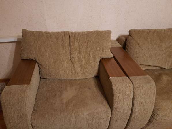 Бесплатно, диван с креслом