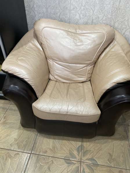 Продам кресло кожаное (не разбирается)
