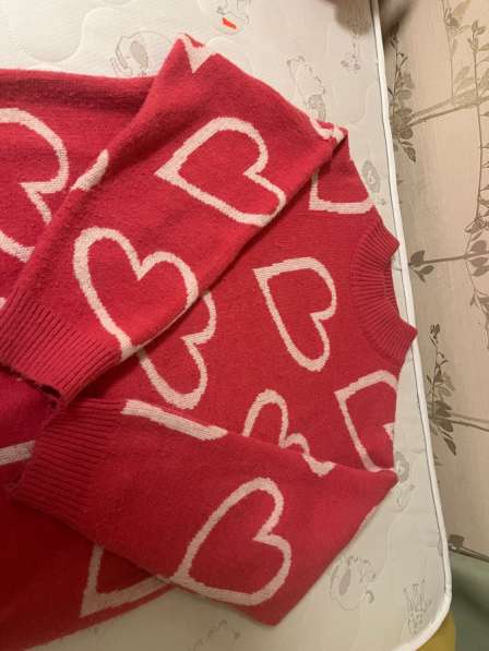 Свитшок с сердечками в Москве